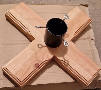 Drevený stojan na vianočný stromček - 2