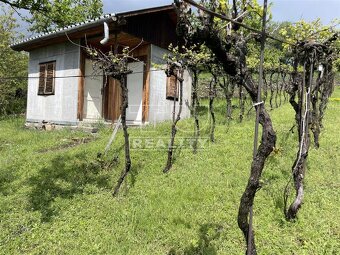 REZERVOVANÉ-Predaj rekreačného pozemku 2853 m2 s chatkou... - 2