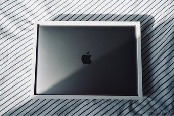 NOVÝ - Macbook Pro 2022 M2 -13”, 16GB RAM - 2