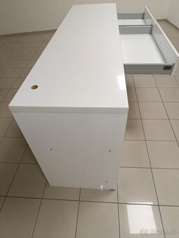 Predám stôl vhodný na recepciu. - 2