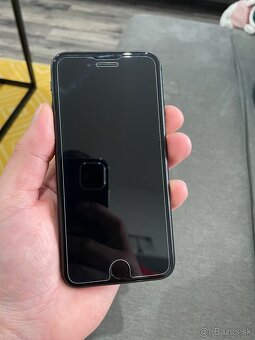 Apple iPhone SE 2020 Black 64GB - 2