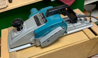 Elektrický tesársky hoblík 170 mm Makita 1806B - 2