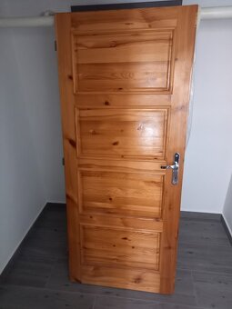 Masívne dvere z borovice 80-ky - 2