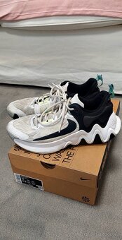 Predám chlapcenske tenisky veľkosť 42.5 - 2