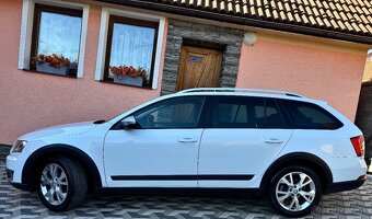 Škoda Octavia Combi SCOUT 2,0 TDI DSG 4x4 135kW Kamera ACC - 2