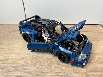 Lego Technic 42154 Ford GT - 2