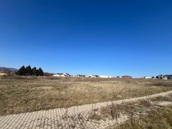 PREDAJ - pozemok Veľké Janíkovce, Nitra - 2