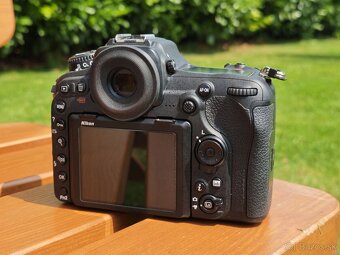 Nikon D500 telo + originál battery grip - 2