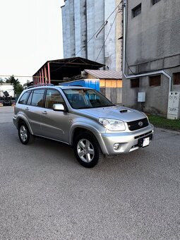 Toyota Rav4 2.0 D-4D 4x4 Klimatronik,Ťažné, Len 156.000km - 2