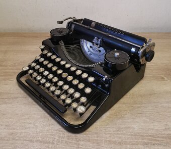 Starožitný písací stroj Underwood Portable 4 Bank rok 1926 - 2