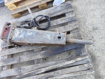 Buracie kladivo na minibager 1200-2000kg. - 2