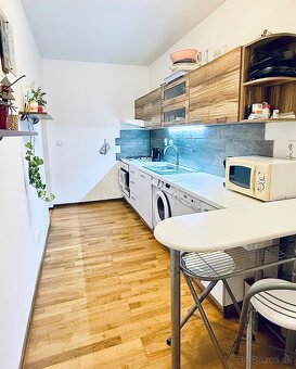 Zrekonštruovaný 3 izbový byt s loggiou v lokalite s výbornou - 2