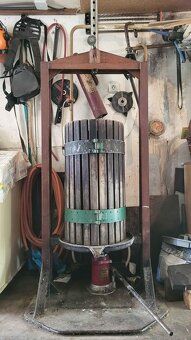 Veľký, hydraulický preš/lis na hrozno - 2
