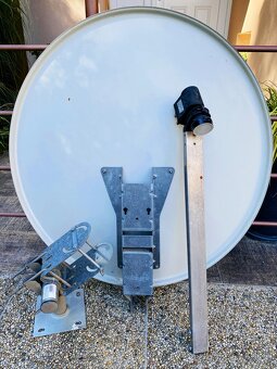 Satelitný komplet. - 2