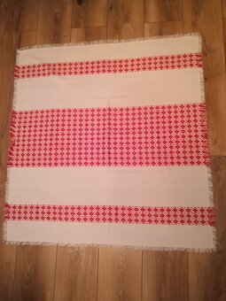 Bielo-červené tkané prestieranie - 2