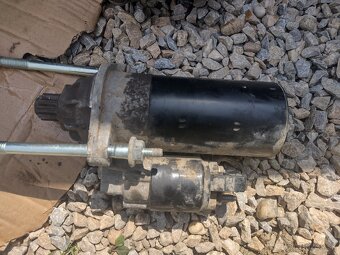 Štartér 1.9 TDI 85kw AJM 4motion golf 4 - 2