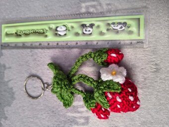 Hačkovaný prívesok jahôdka 🍓 - 2