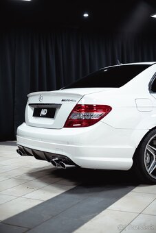 Mercedes C63 amg - 2