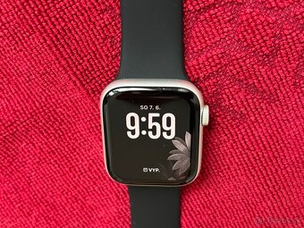 Apple Watch SE 2.gen 44mm strieborné - 2