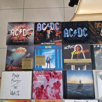 CD-čka..AC/DC,PINK FLOYD,DAVID GILMOUR,LED ZEPPELIN.... - 2