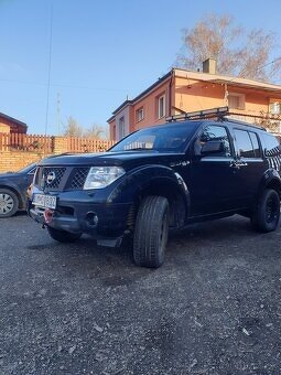 Nissan Pathfinder - 2