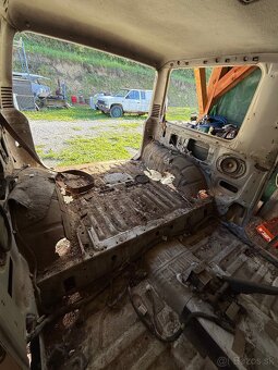 Mitsubishi Pajero - 2