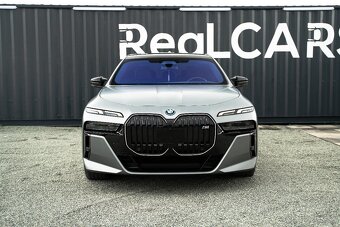 BMW M760e xDrive A/T Na prenájom - 2