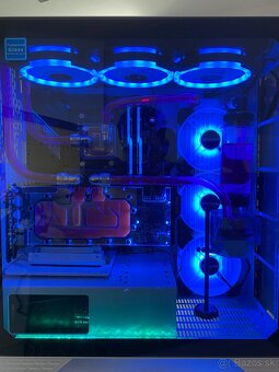 Predám vodou chladený PC + monitor - 2