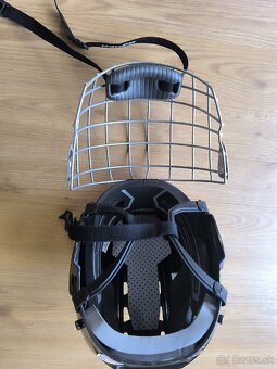 Prilba Bauer s mriezkou - 2