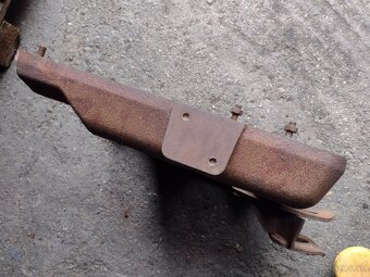 Vana pod kapotu predny zaves veteran - 2