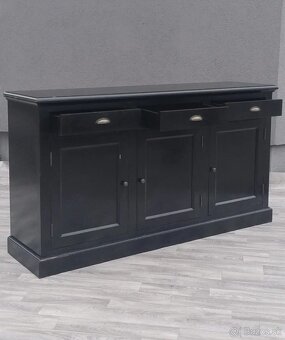 Komoda čierna trojdverová. - 2