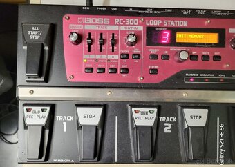 BOSS  RC-300  LOOP STATION - 2