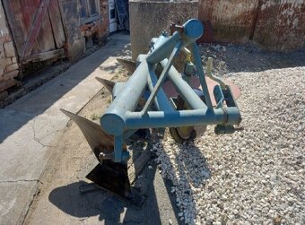 Predam roudnicky pluh pravy 3 nak - 2