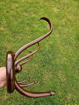 Starožitný vešiak - 2