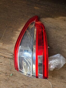 Svetlo ford S-max - 2