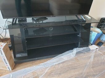 Darujem gauč a TV stolík - 2
