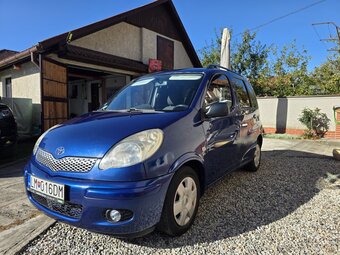 Toyota yaris verso - 2