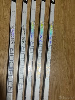 Hokejka CCM Ribcor Trigger9 Pro - 2