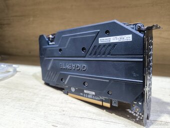 Predám grafickú kartu Gigabyte Rx 5500 xt 8gb - 2