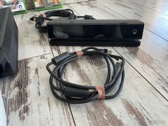 XBOX ONE s kinect senzorom + 2x ovládač a 4x hra - 2