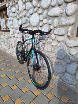 Predám cestný karbonový bicykel Giant Fastroad - 2