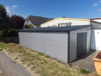 Plechová garáž 5×8 m so spádom strechy vpravo – moderné a od - 2