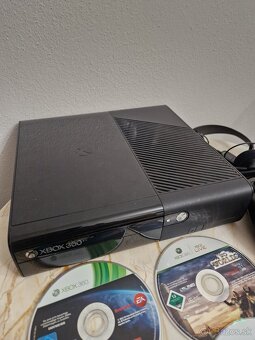XBOX 360 E 500GB herná konzola + 2x ovládač a 4 hry č.2 - 2