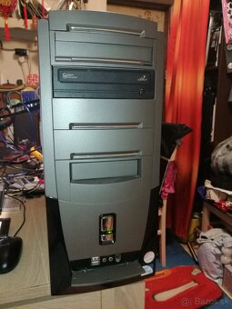 PC Intel Pentium DualCore. 2 X 250 GB. 4 GB. Windows 7. - 2