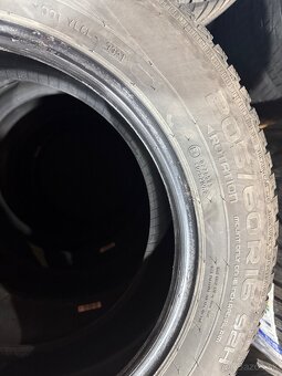 Predám 2ks zimných pneu Nokian 205/60 r16 - 2