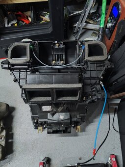 Predám na BMW E39 Touring ventilačnu jednotku - 2