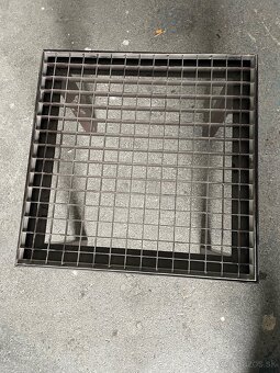 Maly stolík kovový - 2