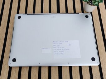 MacBook Pro 15" 2018 Silver | i7 | 16GB RAM | 256GB - 2
