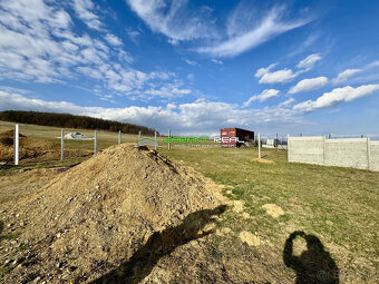 Predaj stavebný pozemok 1425 m2/ 2 pozemky po 650 m2, Svinia - 2