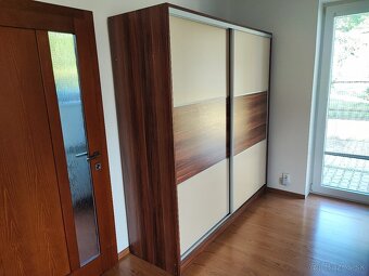 Šatníková skriňa 210x200x60 cm, posuvne dvere - 2